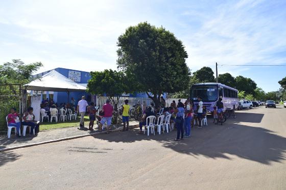 Mutirão da Cidadania e a equipe do Ônibus Lilás da Setasc
