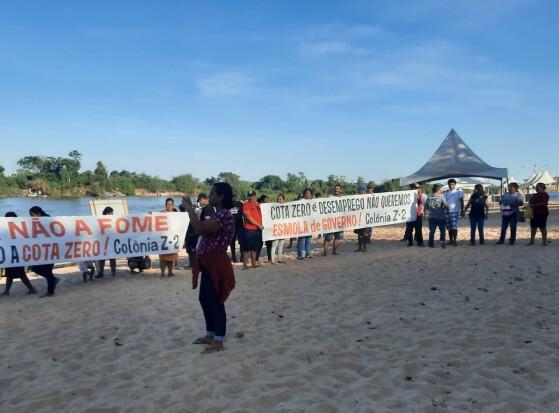 Protesto de pescadores às margens do Rio Paraguai contra lei que proíbe pesca em Mato Grosso: mães solo são as mais afetadas na categoria