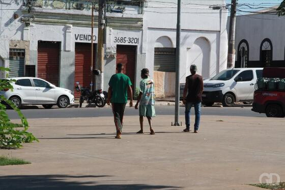 pessoas na rua 