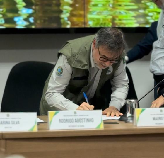 Presidente do ICMBio, Mauro Pires, assina contrato de concessão do Parque Nacional da Chapada dos Guimarães