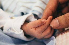 Licenças de pais no serviço público contarão após alta hospitalar