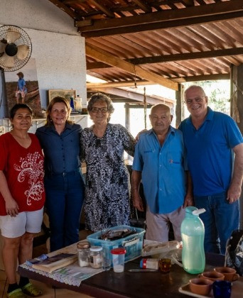 Osmar e Helia Mello em visita a moradores do Rio da Casca