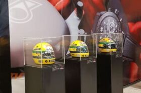 Capacete de Ayrton Senna é leiloado por R$ 5,4 milhões e bate recorde histórico