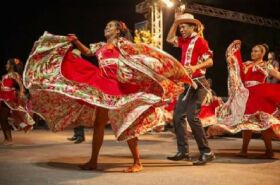 Noite do Lambadão na Expoagro celebra cultura cuiabana com shows e tradições populares